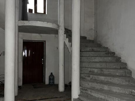 9 otaqlı həyət evi/bağ evi - Qara Qarayev m. - 1500 m²