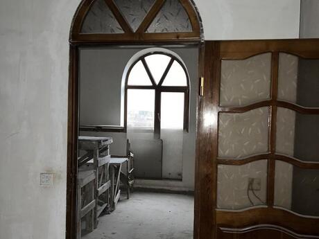 9 otaqlı həyət evi/bağ evi - Qara Qarayev m. - 1500 m²