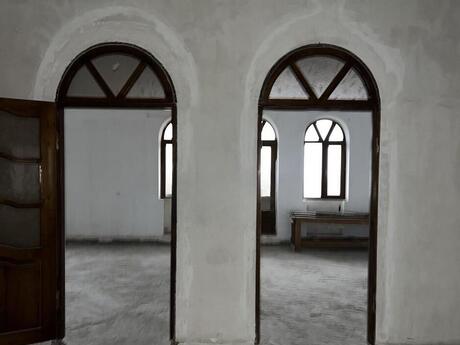 9 otaqlı həyət evi/bağ evi - Qara Qarayev m. - 1500 m²
