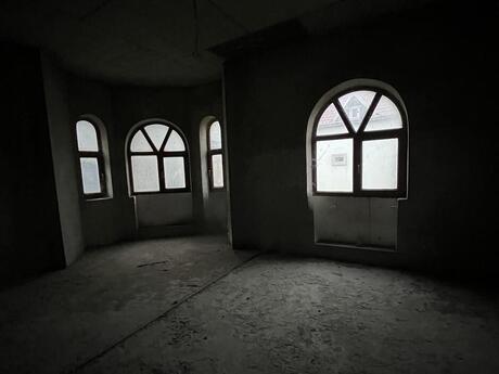 9 otaqlı həyət evi/bağ evi - Qara Qarayev m. - 1500 m²