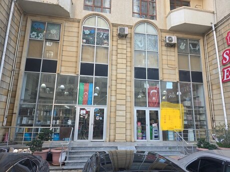 Obyekt - İnşaatçılar m. - 615 m²