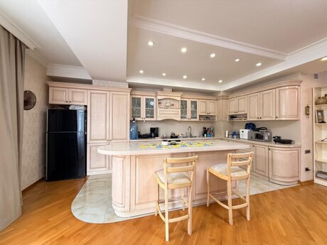 4 otaqlı yeni tikili - 28 May m. - 180 m²