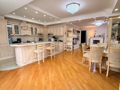4 otaqlı yeni tikili - 28 May m. - 180 m²