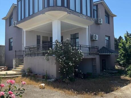 8 otaqlı həyət evi/bağ evi - Mərdəkan q. - 400 m²