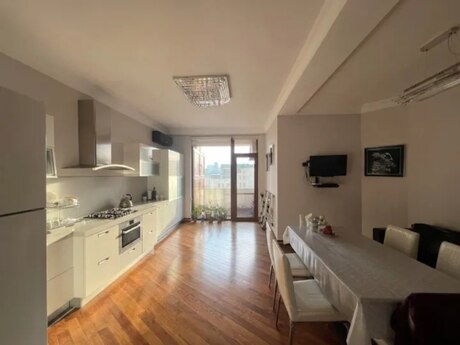 4 otaqlı yeni tikili - 28 May m. - 209 m²
