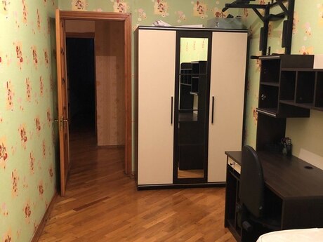 3 otaqlı köhnə tikili - İnşaatçılar m. - 130 m²