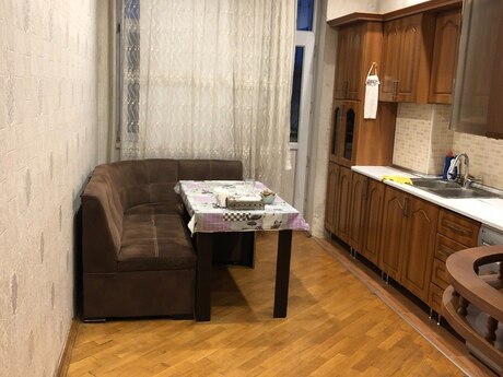 3 otaqlı köhnə tikili - İnşaatçılar m. - 130 m²