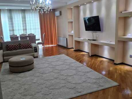 4 otaqlı yeni tikili - Şah İsmayıl Xətai m. - 230 m²