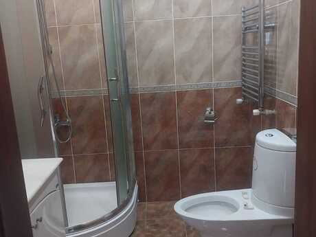 6 otaqlı həyət evi/bağ evi - İnşaatçılar m. - 400 m²