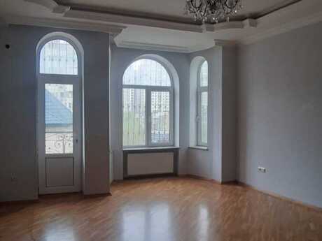 6 otaqlı həyət evi/bağ evi - İnşaatçılar m. - 400 m²