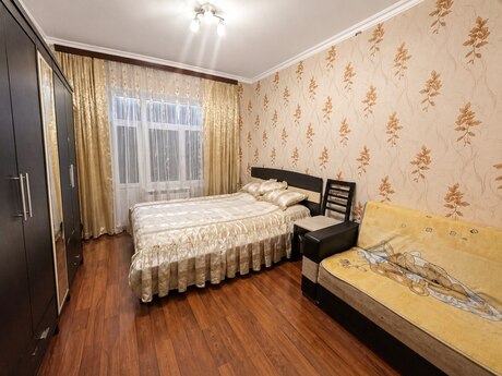 3-комн. вторичка - м. Нефтчиляр - 65 м²