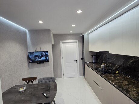 5 otaqlı köhnə tikili - Xalqlar Dostluğu m. - 120 m²