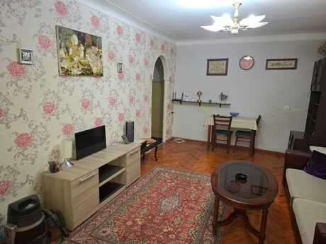 1 otaqlı köhnə tikili - İnşaatçılar m. - 50 m²