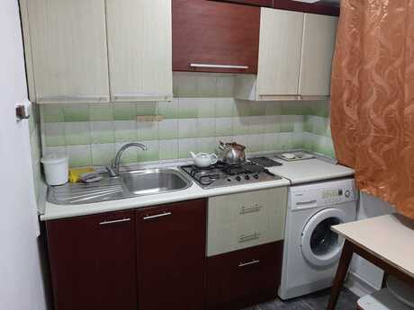 2 otaqlı köhnə tikili - İnşaatçılar m. - 65 m²