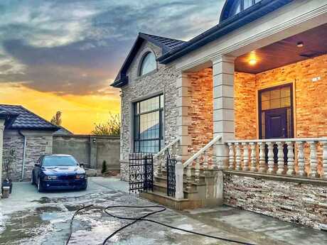 5 otaqlı həyət evi/bağ evi - Novxanı q. - 240 m²