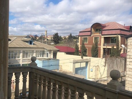 5 otaqlı həyət evi/bağ evi - Bülbülə q. - 300 m²
