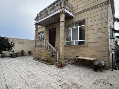 5 otaqlı həyət evi/bağ evi - Bülbülə q. - 300 m²