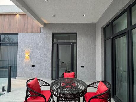 4 otaqlı həyət evi/bağ evi - Mərdəkan q. - 160 m²