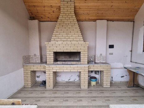 8 otaqlı həyət evi/bağ evi - Novxanı q. - 250 m²