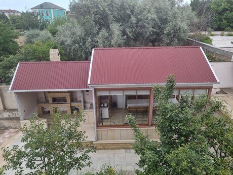8 otaqlı həyət evi/bağ evi - Novxanı q. - 250 m²