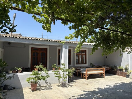 4 otaqlı həyət evi/bağ evi - Buzovna q. - 150 m²