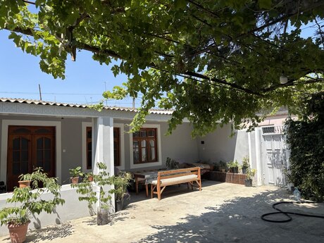 4 otaqlı həyət evi/bağ evi - Buzovna q. - 150 m²