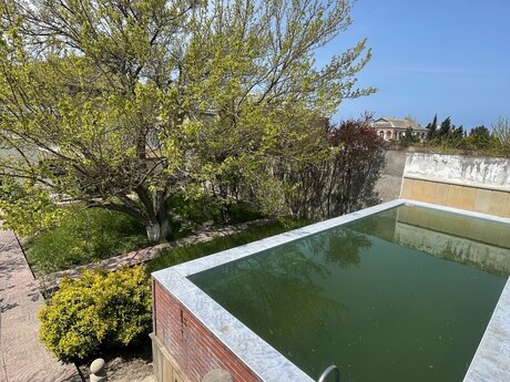 7 otaqlı həyət evi/bağ evi - Novxanı q. - 250 m²