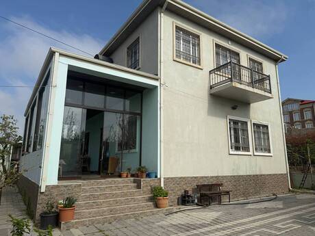 6 otaqlı həyət evi/bağ evi - Novxanı q. - 240 m²