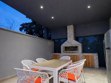 4 otaqlı həyət evi/bağ evi - Mərdəkan q. - 200 m²