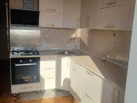 3 otaqlı köhnə tikili - Neftçilər m. - 80 m²