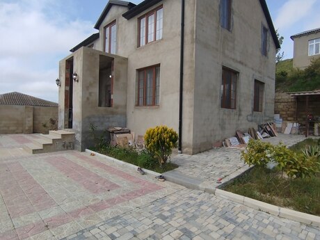 4 otaqlı həyət evi/bağ evi - Günəşli q. - 160 m²