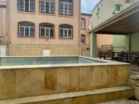 6 otaqlı həyət evi/bağ evi - Badamdar q. - 300 m²