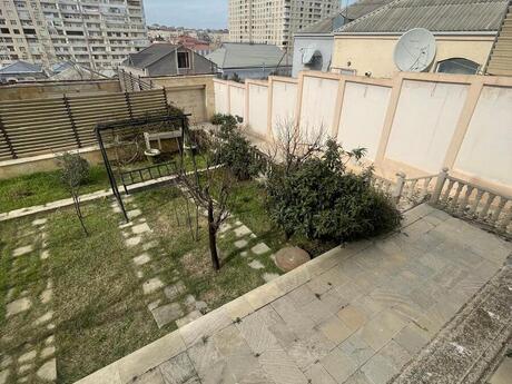 6 otaqlı həyət evi/bağ evi - Badamdar q. - 300 m²
