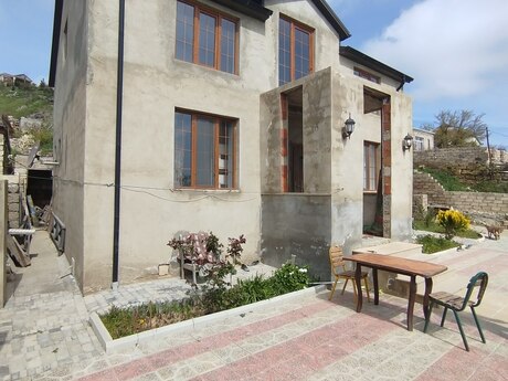 4 otaqlı həyət evi/bağ evi - Günəşli q. - 160 m²