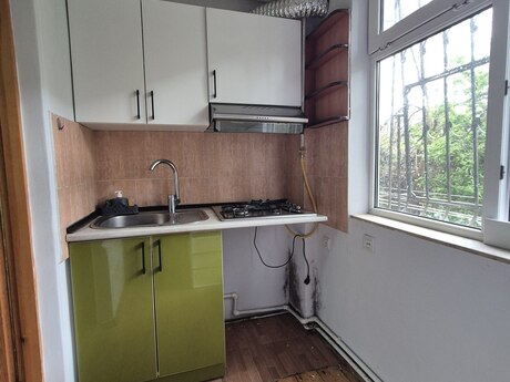 3 otaqlı köhnə tikili - İnşaatçılar m. - 65 m²