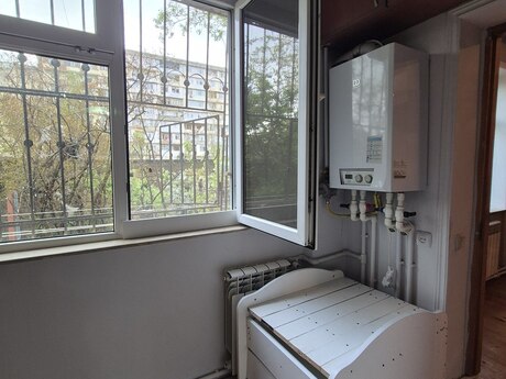 3 otaqlı köhnə tikili - İnşaatçılar m. - 65 m²