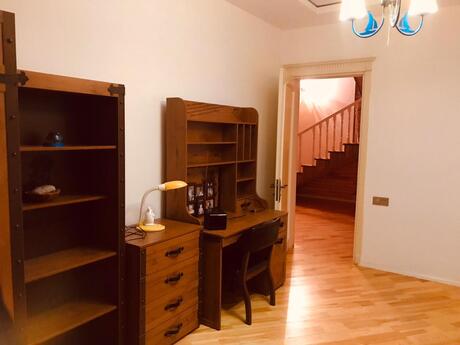 4 otaqlı həyət evi/bağ evi - Xətai r. - 220 m²