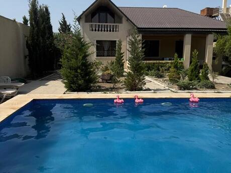 5 otaqlı həyət evi/bağ evi - Mərdəkan q. - 200 m²