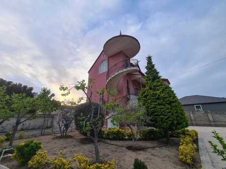 7 otaqlı həyət evi/bağ evi - Novxanı q. - 430 m²