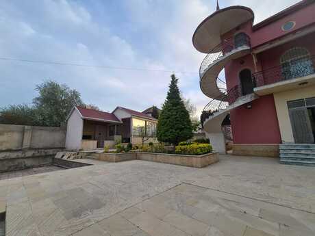 7 otaqlı həyət evi/bağ evi - Novxanı q. - 430 m²