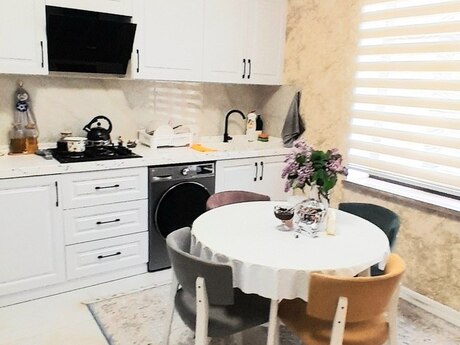 5 otaqlı həyət evi/bağ evi - Biləcəri q. - 240 m²