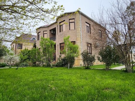 6 otaqlı həyət evi/bağ evi - Buzovna q. - 412 m²