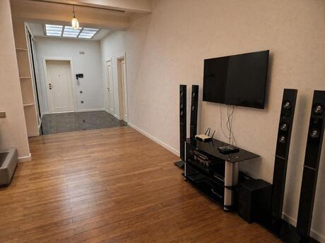4 otaqlı yeni tikili - Nizami m. - 195 m²