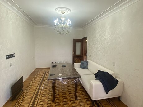 2 otaqlı köhnə tikili - Azadlıq Prospekti m. - 70 m²