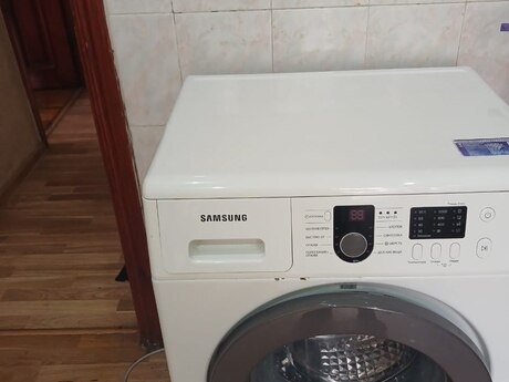 3 otaqlı köhnə tikili - Elmlər Akademiyası m. - 80 m²