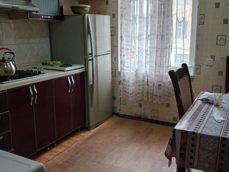 3 otaqlı köhnə tikili - Elmlər Akademiyası m. - 80 m²