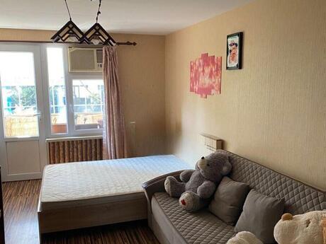3 otaqlı köhnə tikili - Elmlər Akademiyası m. - 75 m²