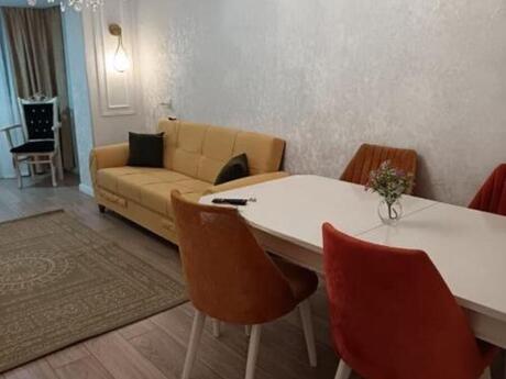 3 otaqlı köhnə tikili - İnşaatçılar m. - 80 m²