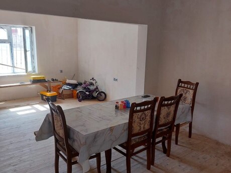 5 otaqlı həyət evi/bağ evi - Qobu q. - 210 m²