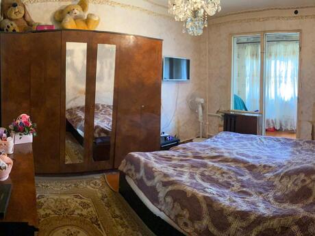 4 otaqlı köhnə tikili - Həzi Aslanov q. - 100 m²
